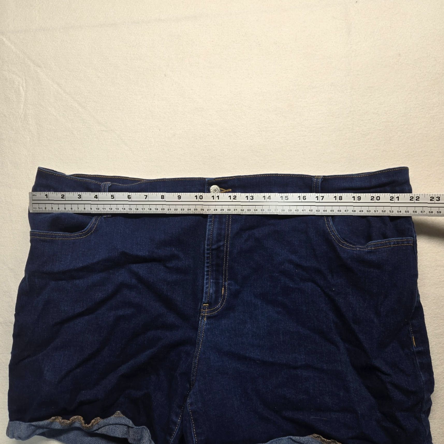 Old Navy Old Navy Denim Mid-Rise Shorts Blue Jean 5-Pocket Pocketed Cuffed Casual Adult Womens 24 - Womens Size 42" / US 20 - 4 Thumbnail