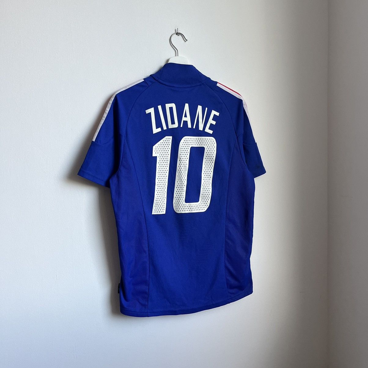Vintage Vintage Adidas France 🇫🇷 Zidane 2002 Soccer Jersey Size US S / EU 44-46 / 1 - 1 Thumbnail