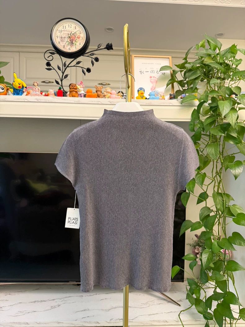 Issey Miyake Issey Miyake size:3 Dark grey pleated high-necked T-shirt Size XS / US 0-2 / IT 36-38 - 5 Thumbnail