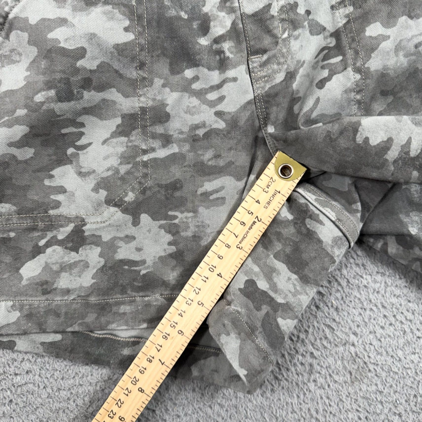 Spanx Spanx Shorts Womens M Gray Camo 5" STRETCH TWILL Elastic Waist Activewear Casual Travel Athletic Golf Tennis Walking Size 32" / US 10 / IT 46 - 3 Thumbnail