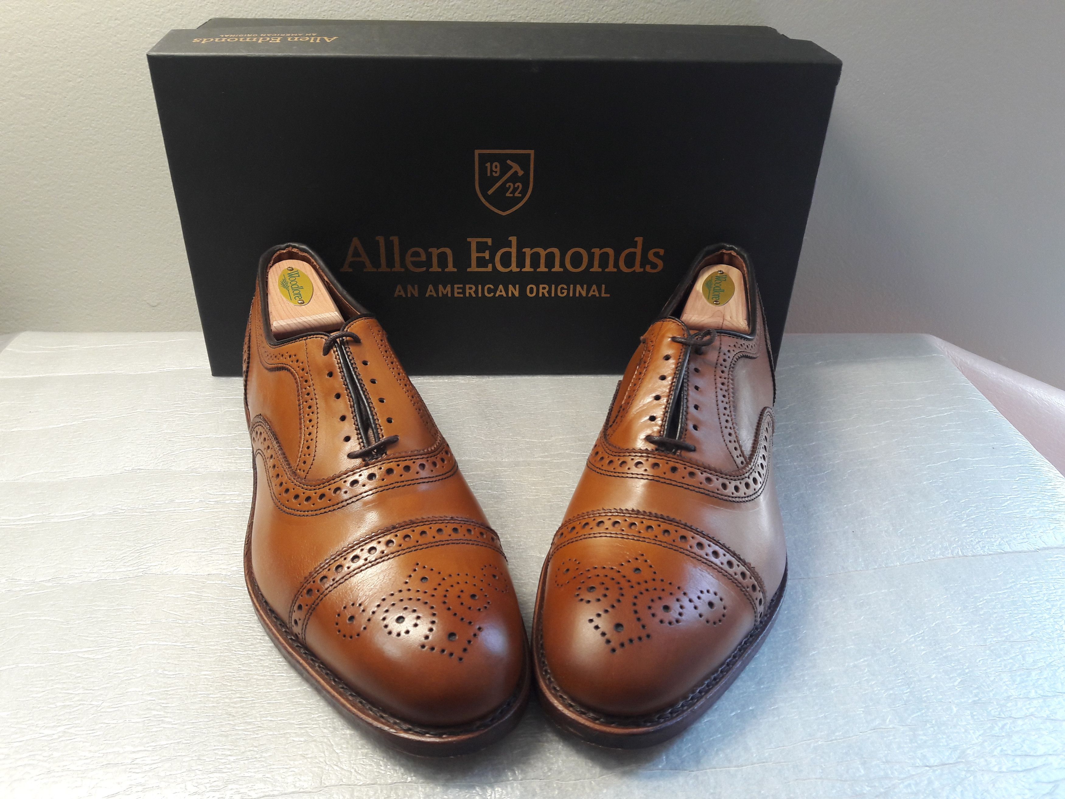 Allen Edmonds “Strand” Dress Shoe Walnut