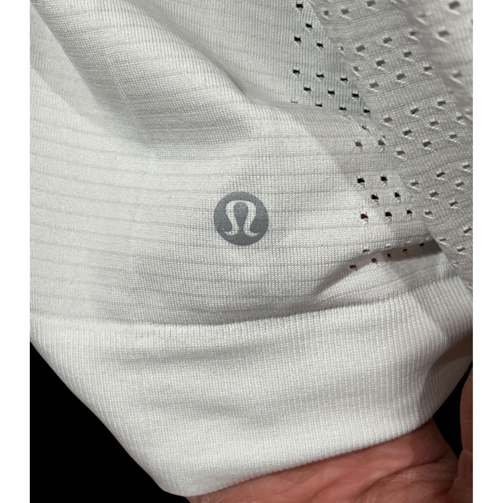Lululemon 𝓛𝓾𝓵𝓾𝓵𝓮𝓶𝓸𝓷 Women: White Perforated Long Sleeve Top Size L / US 10 / IT 46 - 3 Thumbnail
