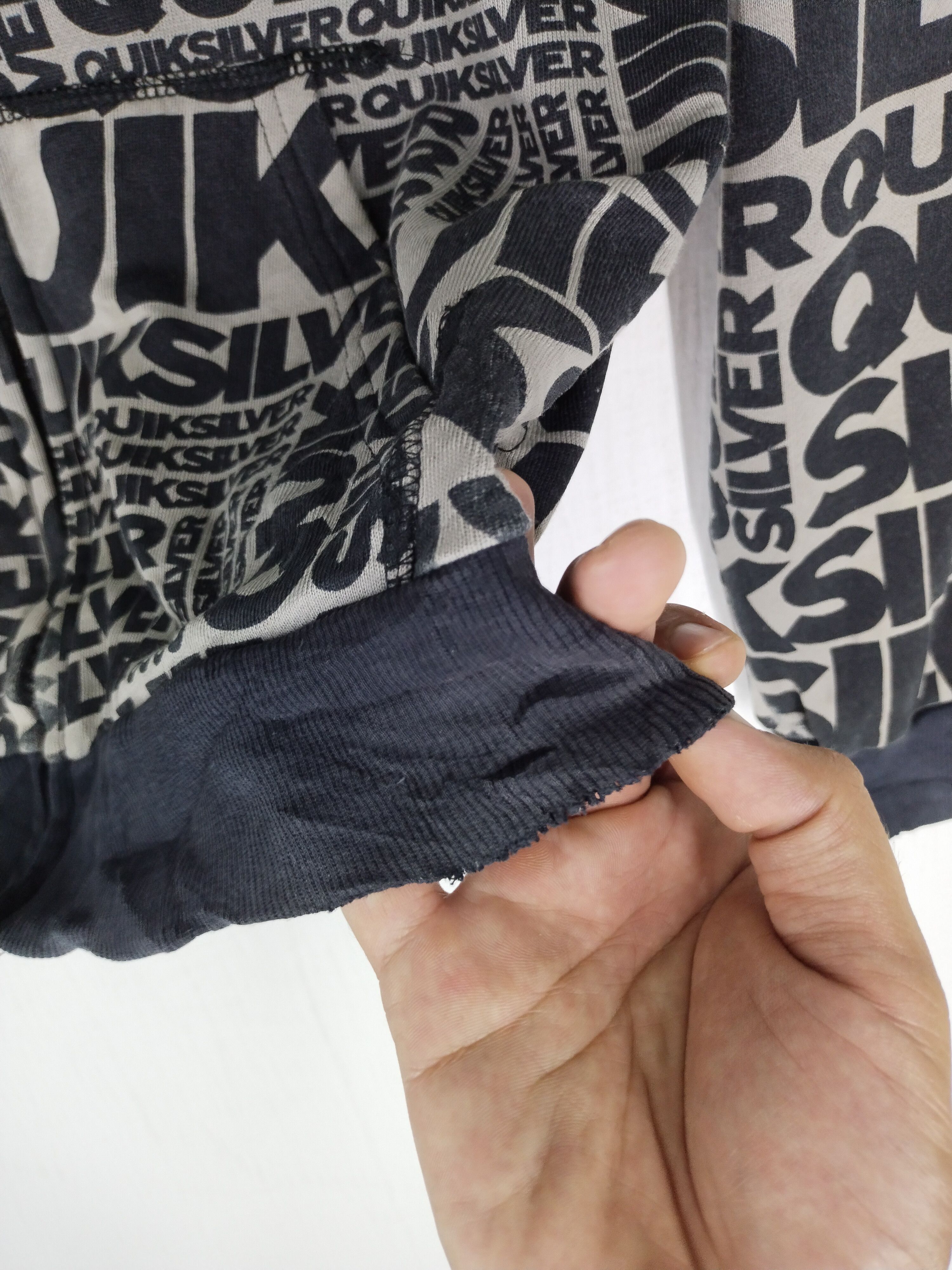 Quiksilver × Vintage Quiksilver All Over Print Hoodie Sweatshirt Size S Size US S / EU 44-46 / 1 - 9 Thumbnail