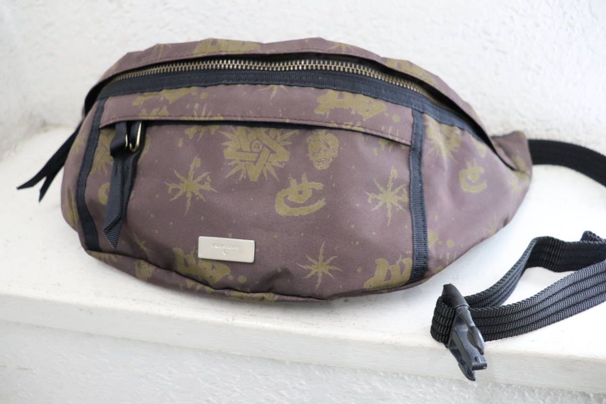 Undercover AW 2001 UNDERCOVER MONOGRAM PATTERN WAIST BAG BROWN Size ONE SIZE - 1 Thumbnail