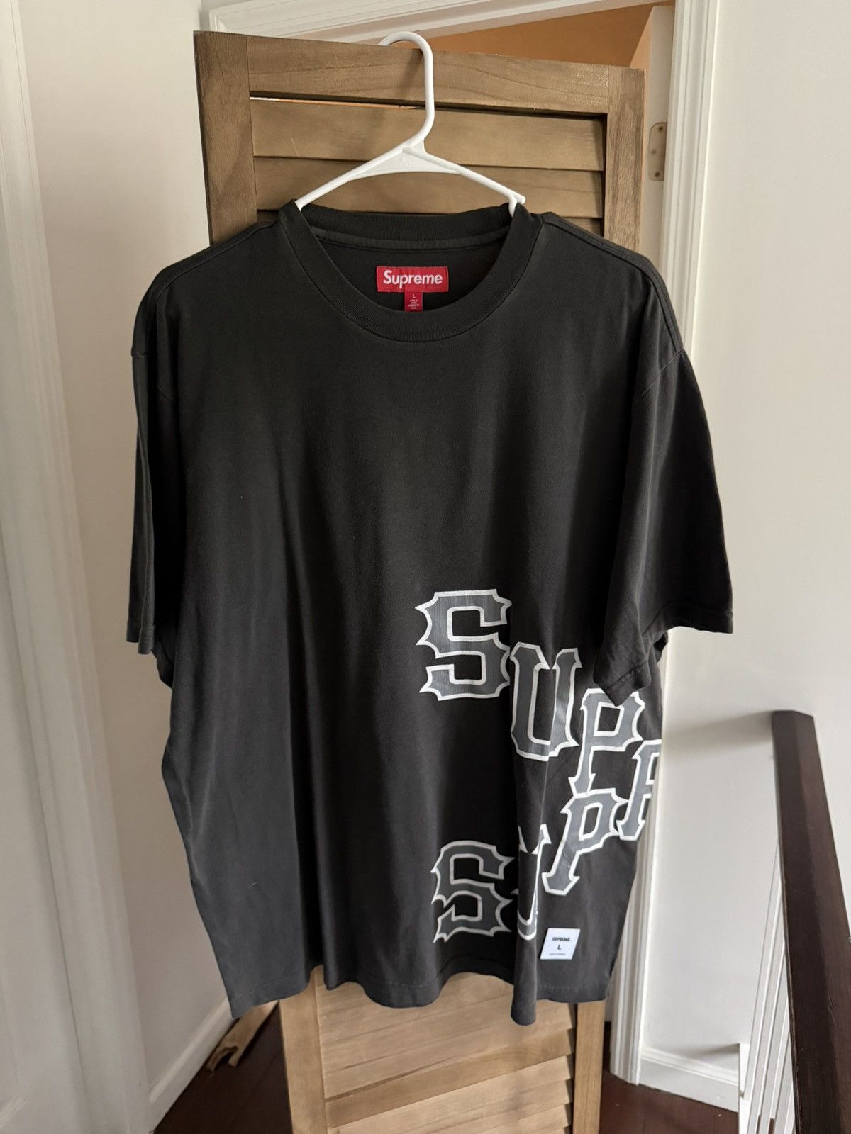 Supreme Supreme Cracked Spellout S/S Top Size US L / EU 52-54 / 3 - 1 Thumbnail
