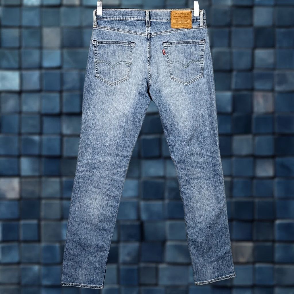 Levi's Levi’s 511 Jeans Men’s Blue Five Pocket Casual Size 32 X 31 Regular Inseam 31 Denim Cotton Polyester Medium Wash Straight Pockets Brand Levi’s Size US 32 / EU 48 - 1 Thumbnail