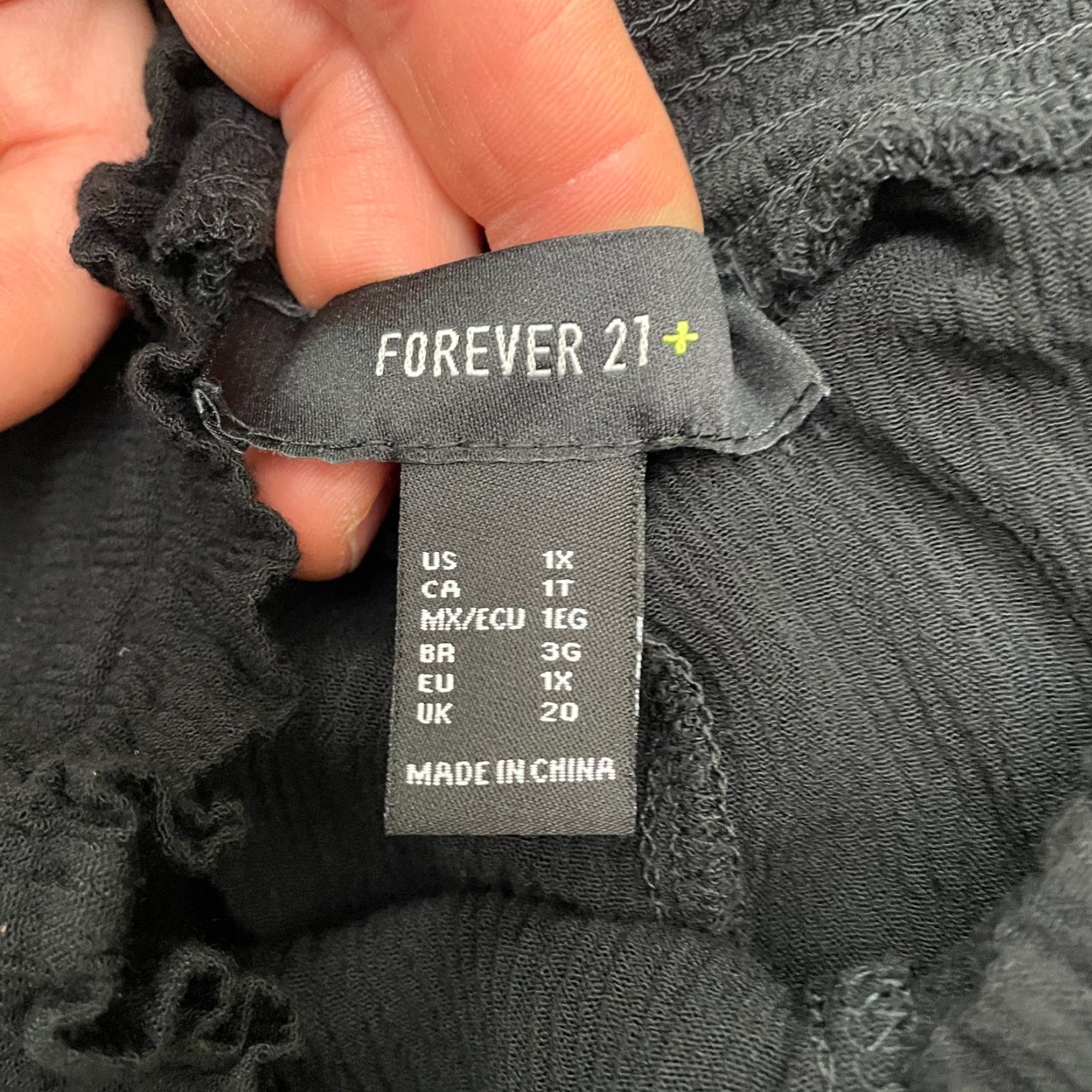 Forever 21 FOREVER 21 + Wide Flare Cropped Pants Women Plus 1X Black Elastic Waist Pull On Casual 28 Inseam 25 In Knit Rayon Flared Pant Size 40" / US 18 - 4 Thumbnail