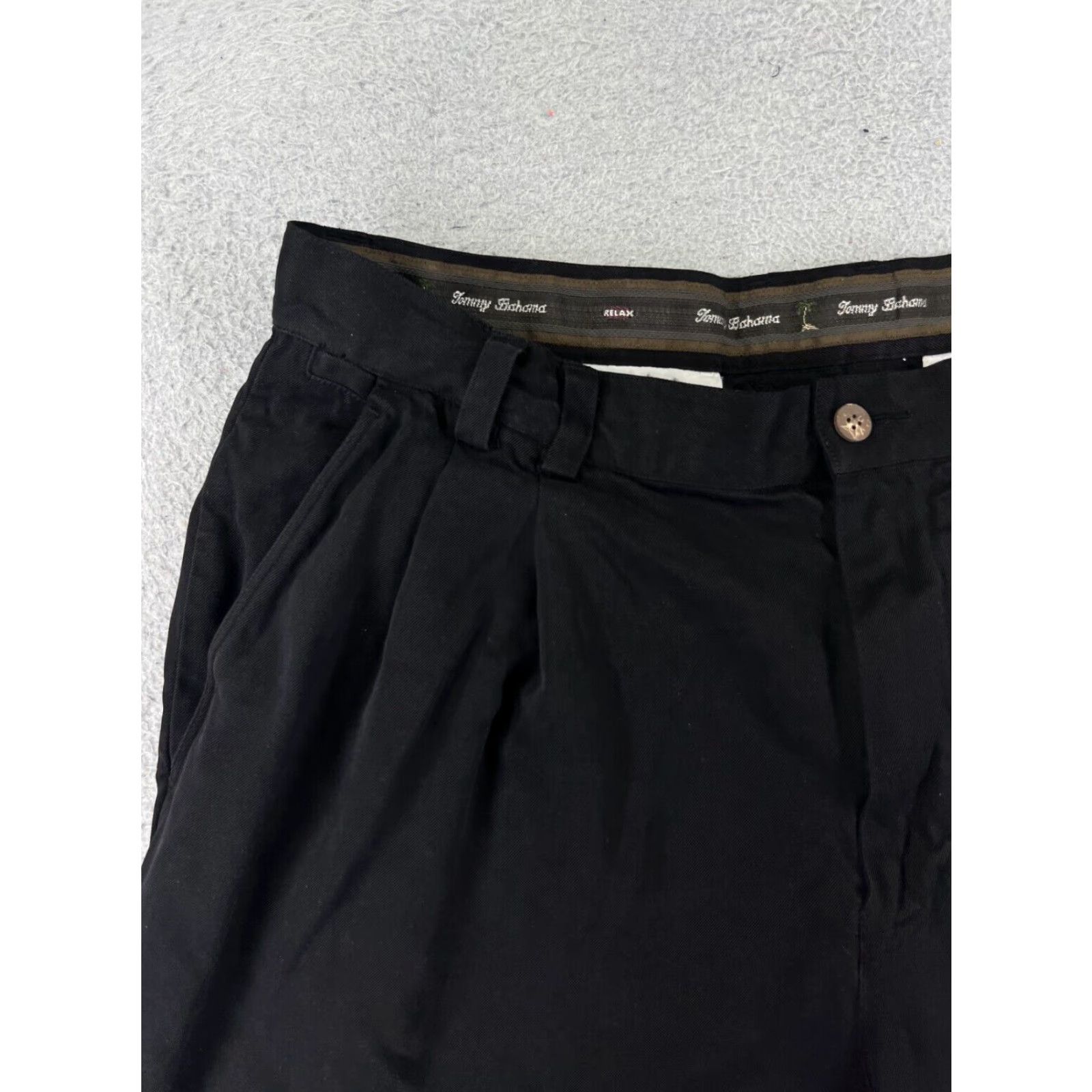 Tommy Bahama Tommy Bahama Shorts Men 35 Black Pleated Golf Vacation Beach Resort Size US 35 - 4 Thumbnail