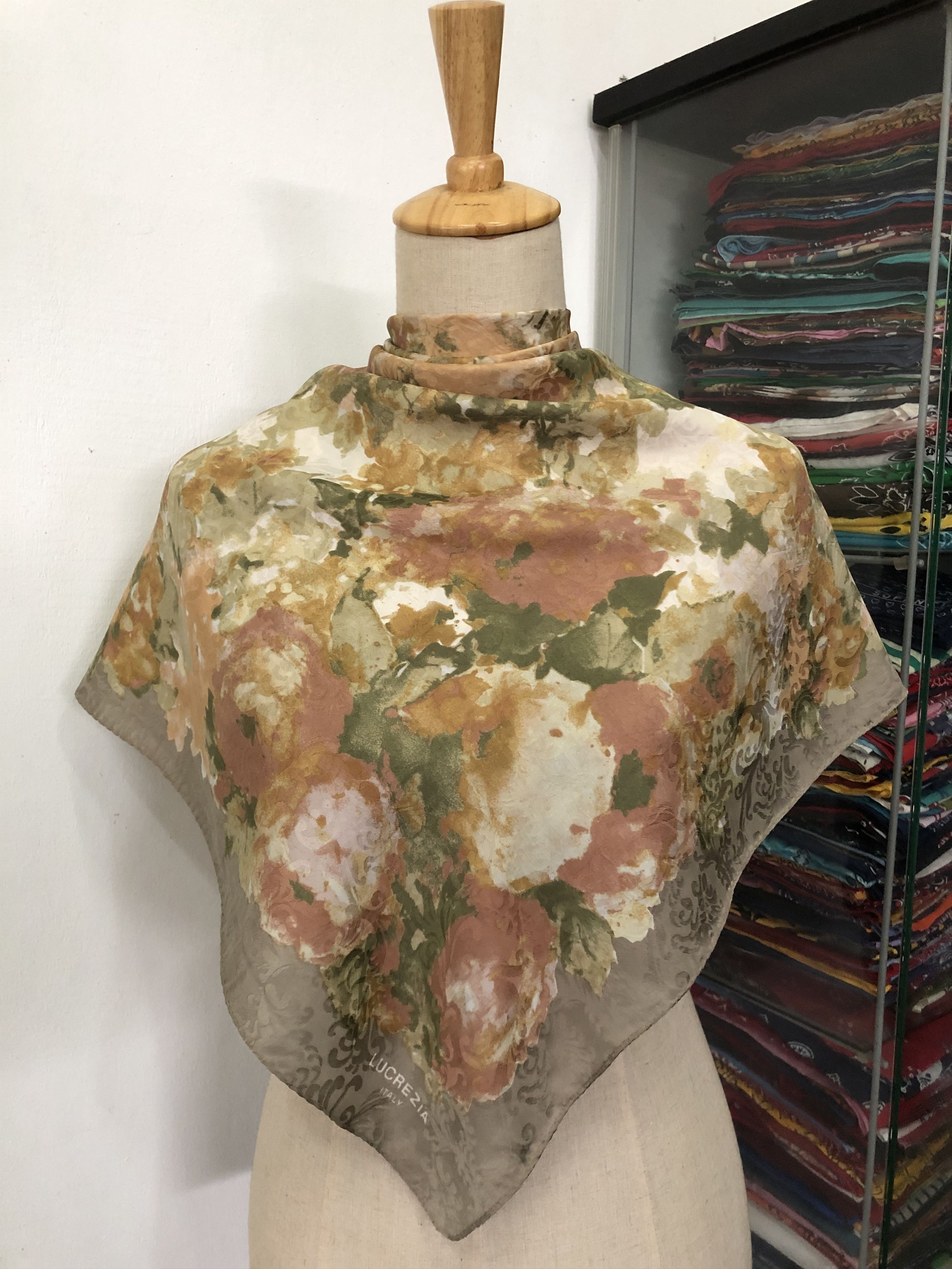 Vintage Vintage Lucrezia Silk Scarf Size ONE SIZE - 1 Thumbnail