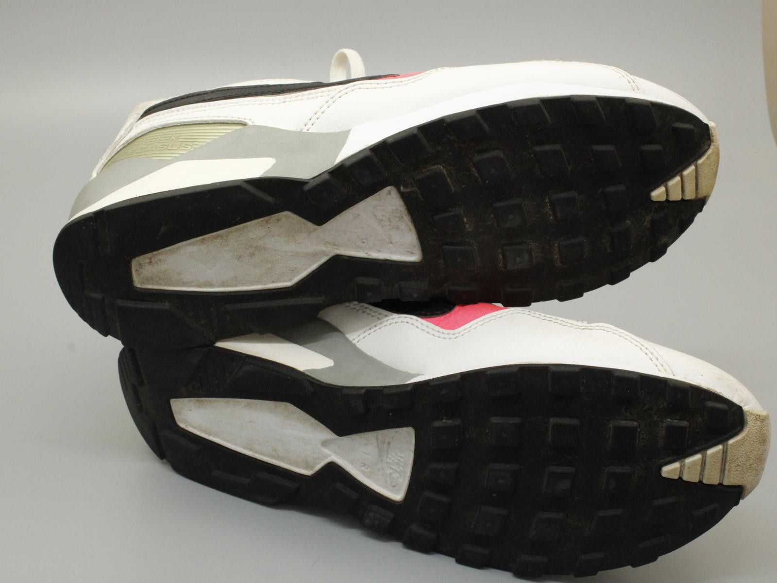 Nike Nike Men's Sneakers White with Pink and Black Accents UK 7 Size US 8 / EU 41 - 5 Thumbnail
