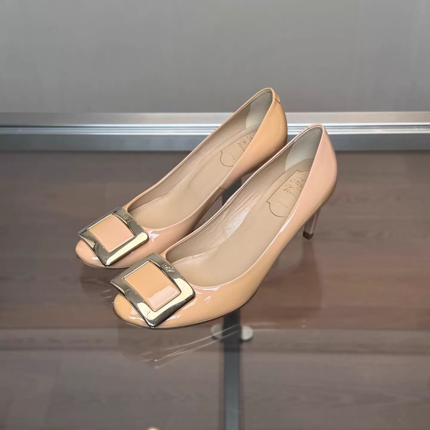 Roger Vivier RV nude patent leather square buckle pumps Size US 5 / IT 35 - 1 Thumbnail