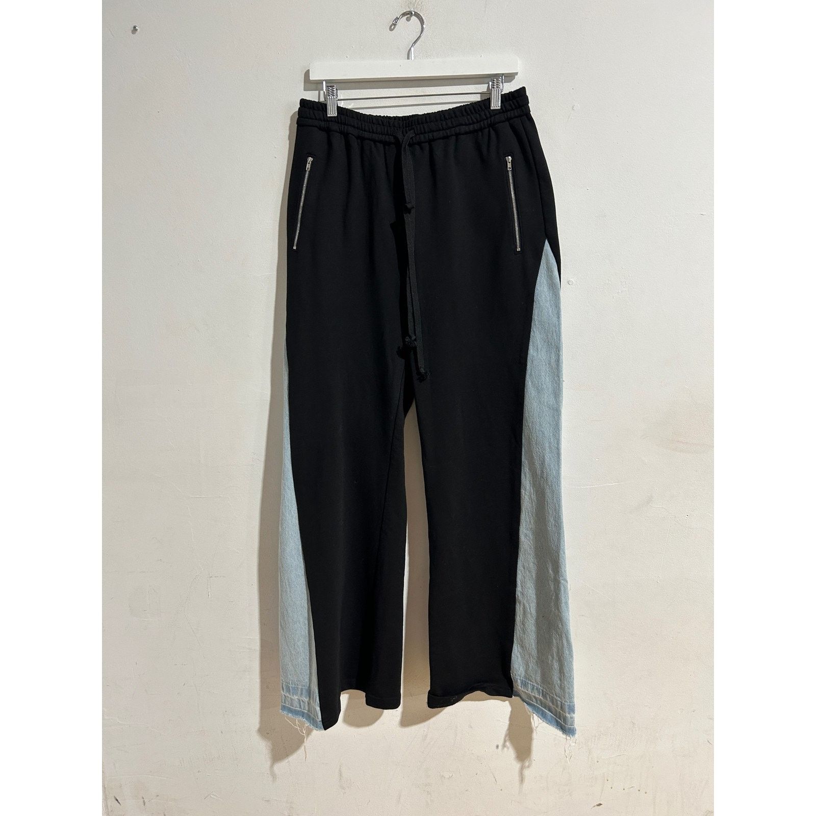 Bottega Desires BOTTEGA DESIRES ROCKSTAR BLACK/DENIM SWEATS SIZE LARGE USED Size US 30 / EU 46 - 1 Thumbnail
