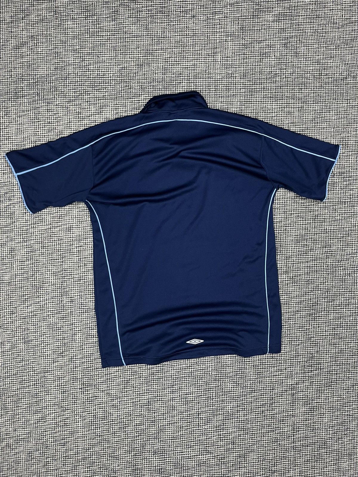 Vintage y2k vintage umbro center logo soccer jersey blokecore Size US M / EU 48-50 / 2 - 2 Thumbnail