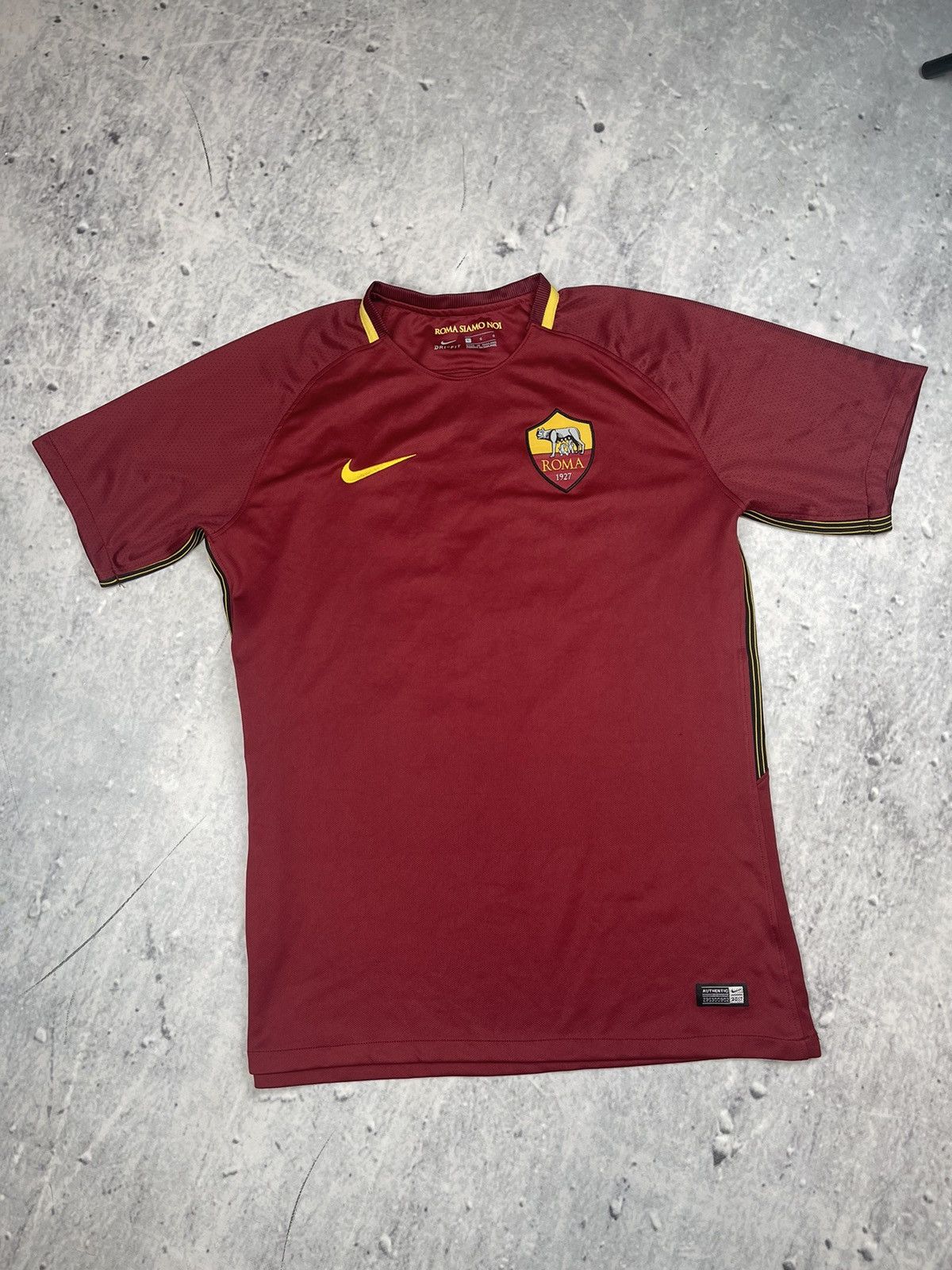 Nike × Vintage Roma Siamo Jersey Nike TEE TOTTI Size US L / EU 52-54 / 3 - 1 Thumbnail