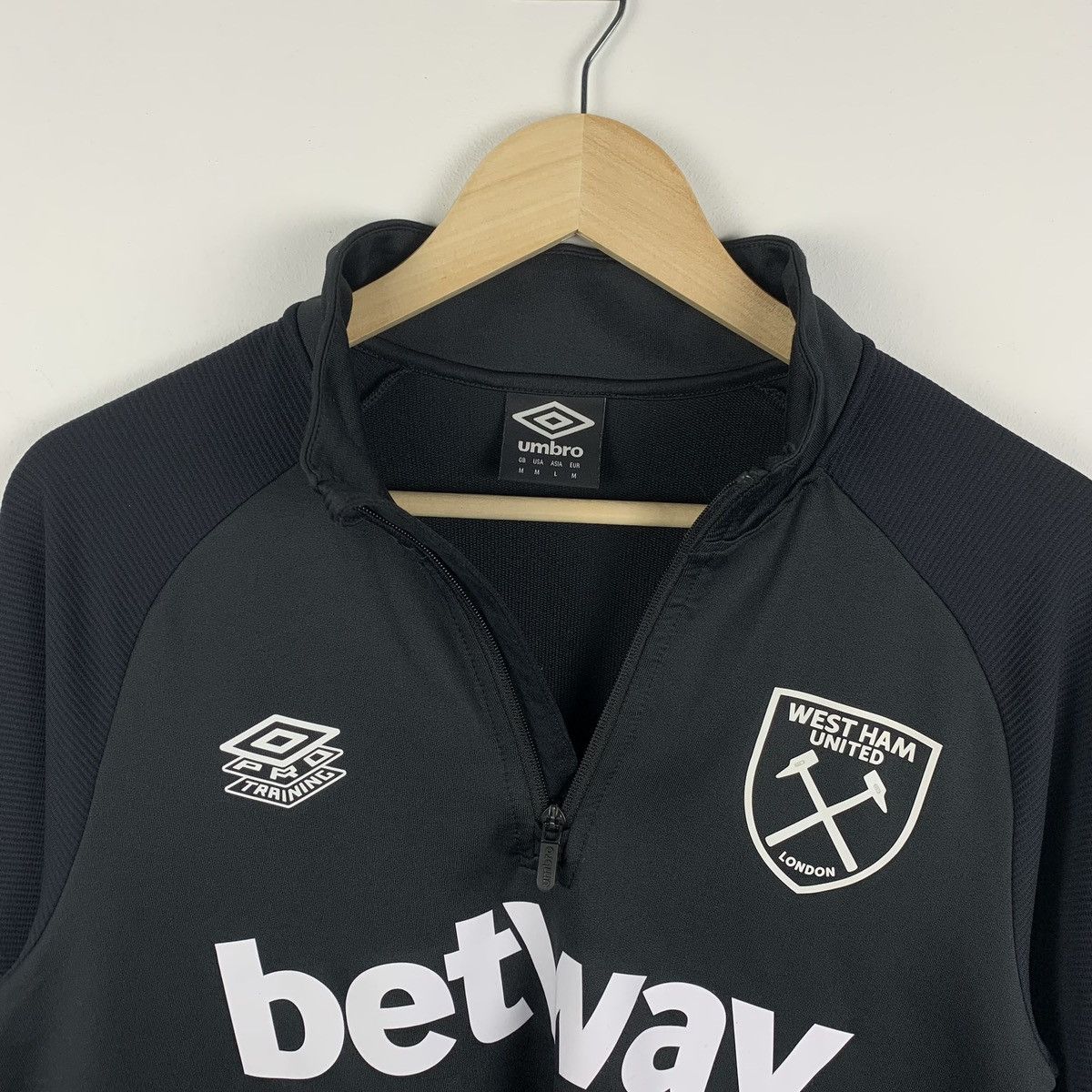Umbro Umbro West Ham United London Soccer Football Jersey Size M Size US M / EU 48-50 / 2 - 7 Thumbnail