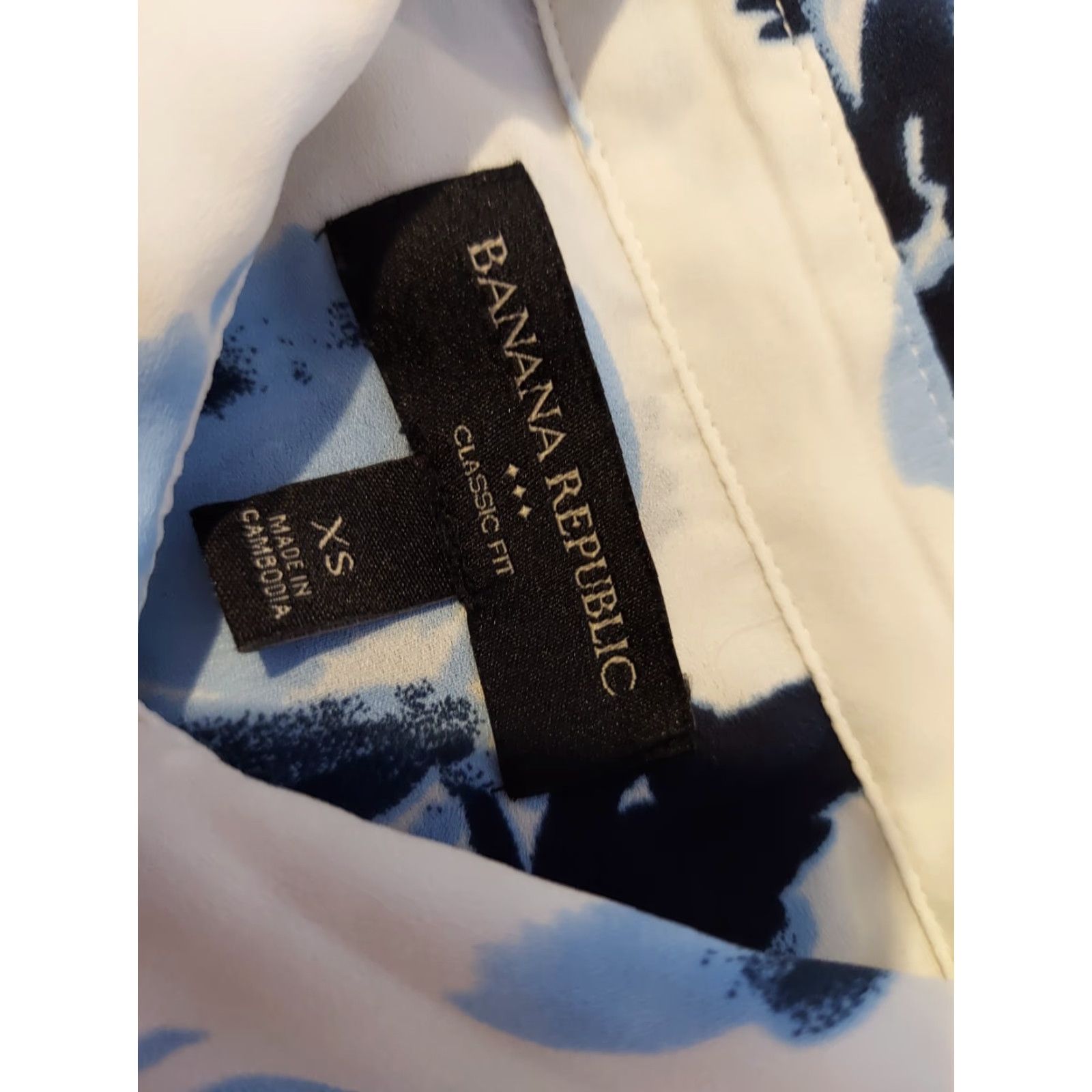 Banana Republic Womens Banana Republic Sleeveless Dress Shirt XS White Blue Button Blouse Size XS / US 0-2 / IT 36-38 - 2 Thumbnail