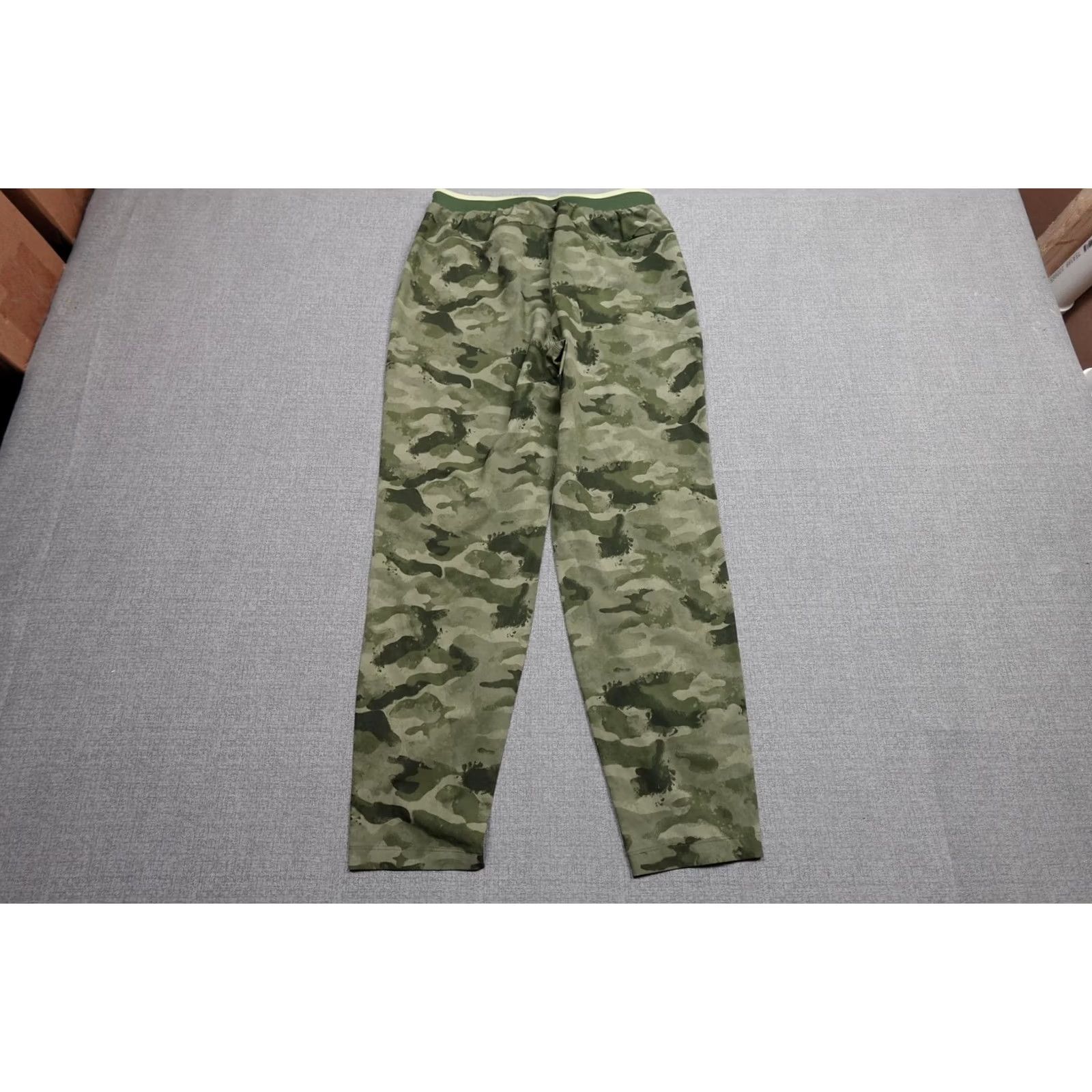 Fabletics Fabletics Sweatpants Pants Mens Medium Green Camo Knit Elastic Waist Flag Logo Size US 31 - 3 Thumbnail