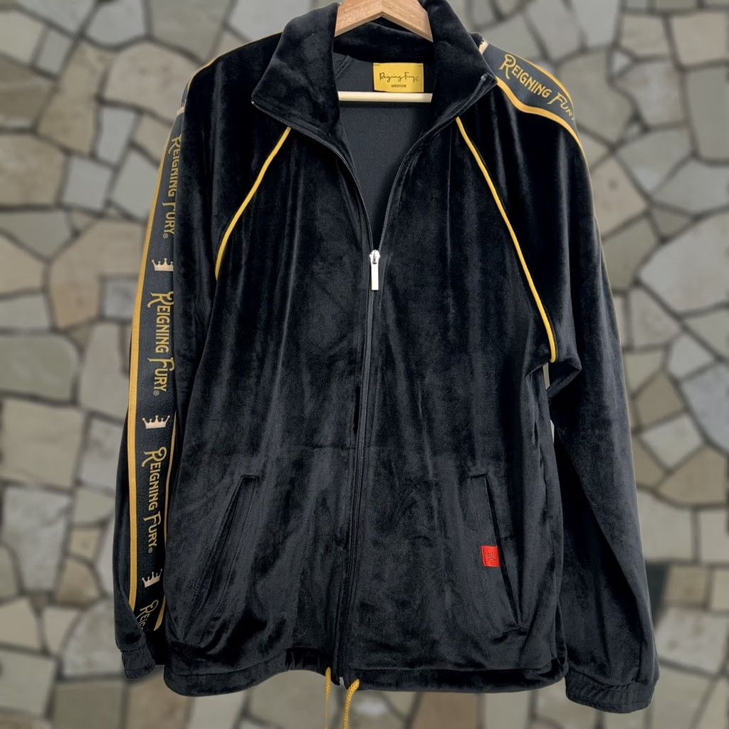 Velour VINTAGE? no. Reigning Fury King Fury Black Velour Full Zip Jacket Long Sleeve Size Medium Size US M / EU 48-50 / 2 - 1 Thumbnail