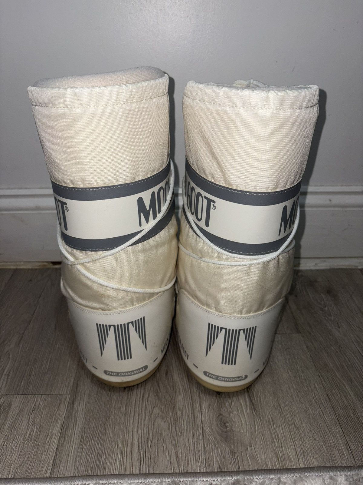 Moon Boot White moon boots size 6 Size US 6 / IT 36 - 2 Thumbnail