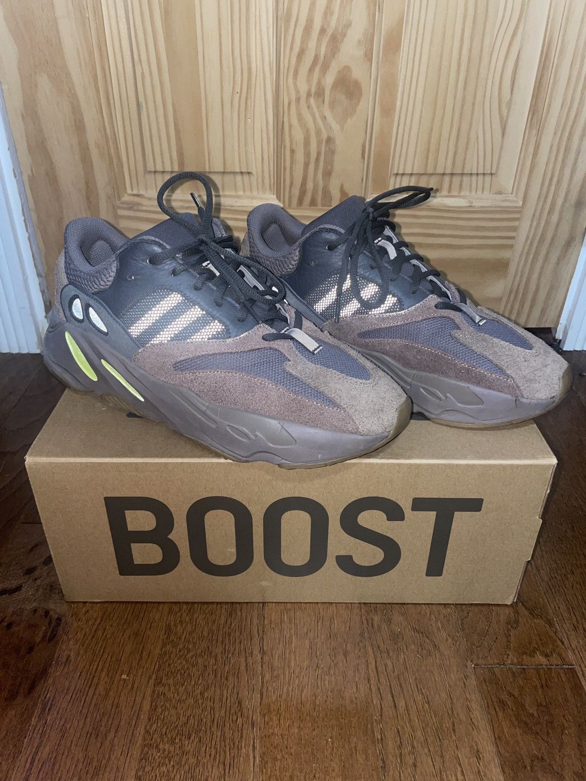 Kanye West Yeezy Boost 700 Mauve