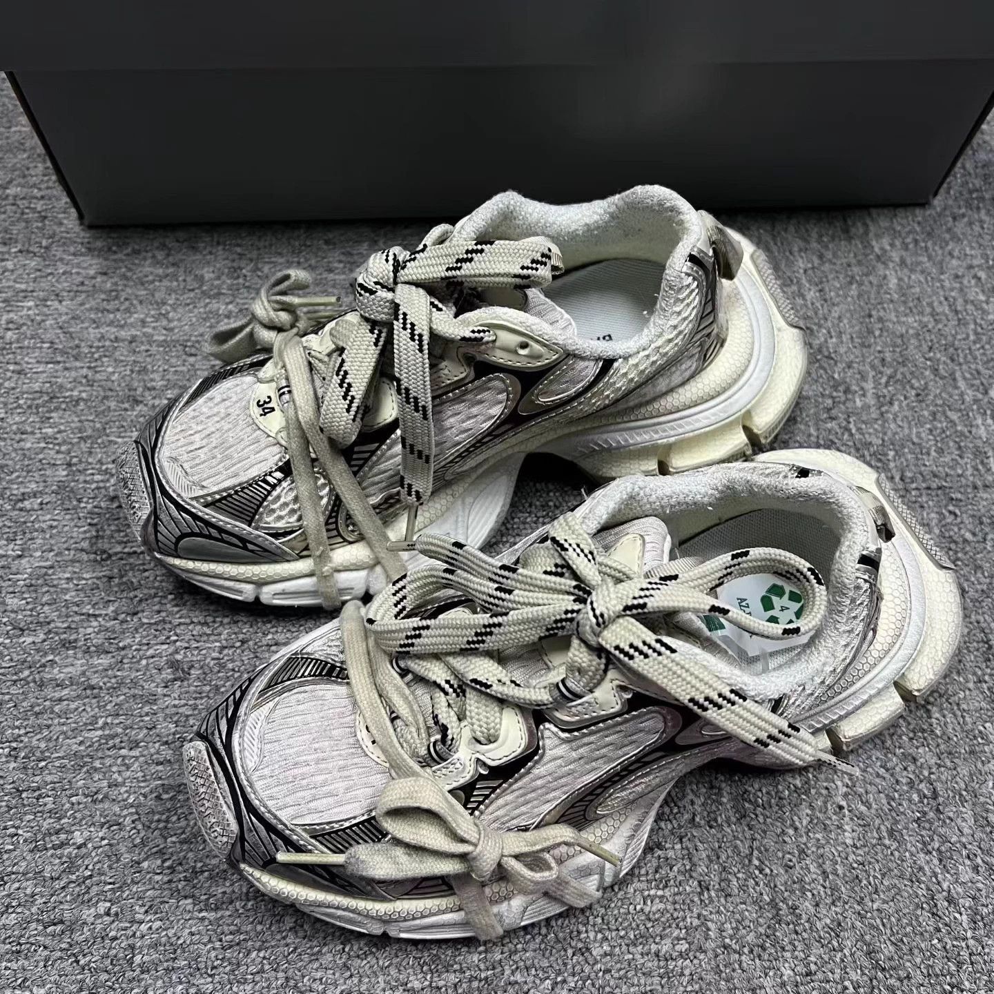 Balenciaga Balenciaga Champagne Mesh Leather Low-Top Dad Sneakers 34 Size US 4 / IT 34 - 2 Thumbnail