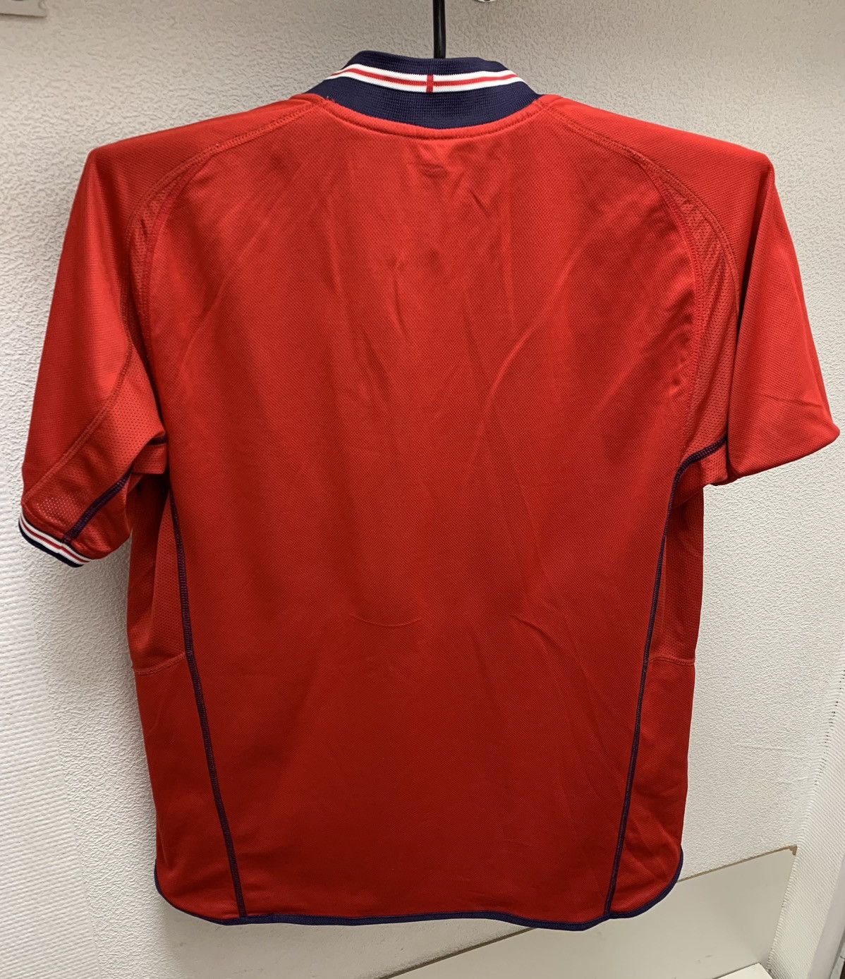 Umbro England umbro vintage soccer jersey reversible 2002 M-L sz Size US M / EU 48-50 / 2 - 13 Thumbnail