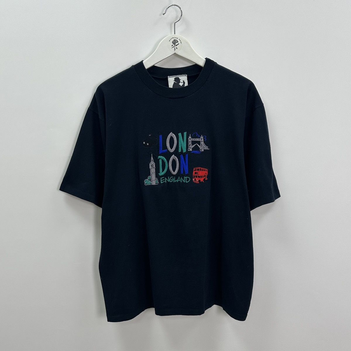 Vintage Vintage 90s Churchill London Exclusive embroidered logo tee Size US L / EU 52-54 / 3 - 1 Thumbnail