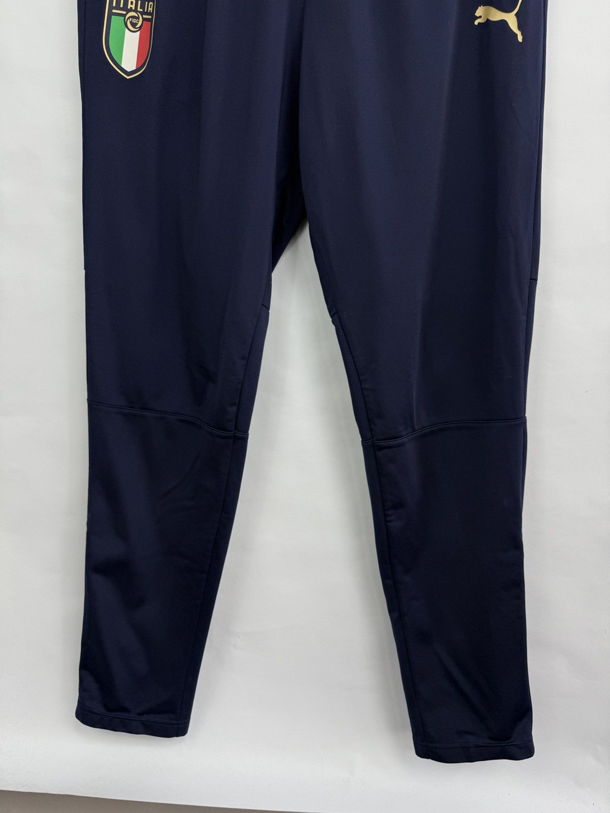 Puma 🇮🇹 2019 Puma Italy Soccer Jogger Pants Jersey Retro Rare Hype Size US 34 / EU 50 - 4 Thumbnail