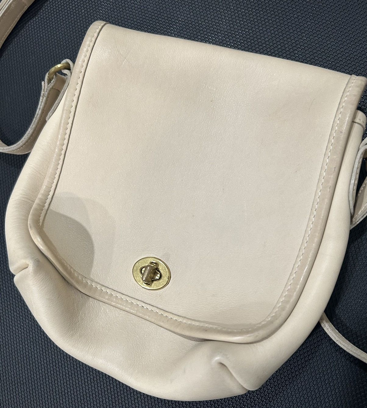 Coach Vtg coach leather lock bag cream rare y2k style ysl louis Size ONE SIZE - 2 Thumbnail