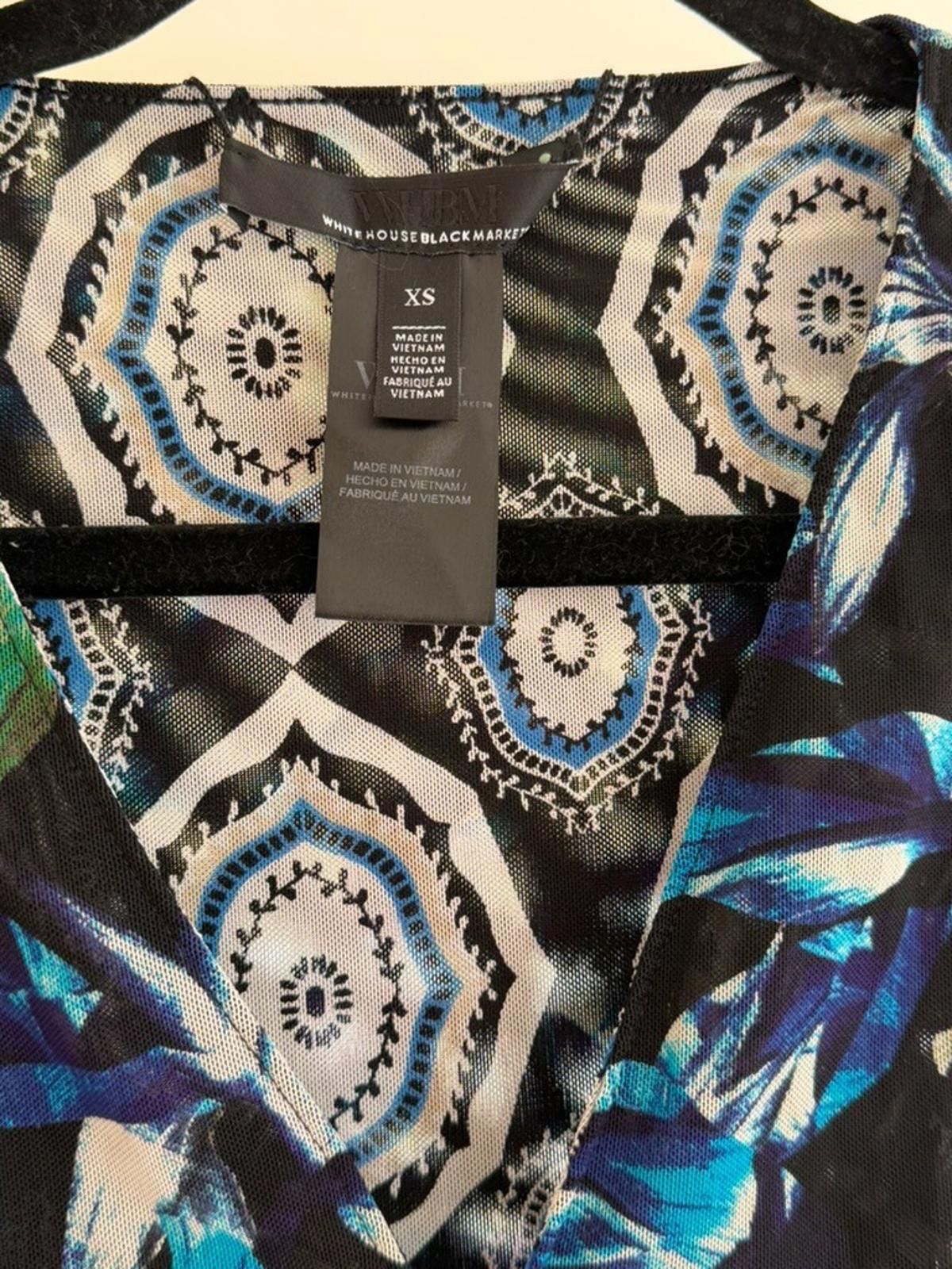 Other WHBM XS Blue Green Floral Ruched Dress V Neck Black Green Size XS / US 0-2 / IT 36-38 - 2 Thumbnail