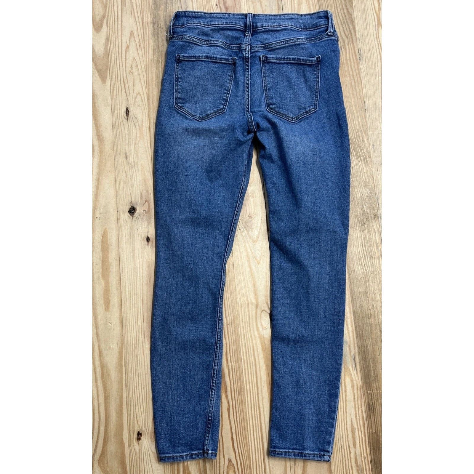 Old Navy Old Navy Size 6 Rockstar Mid Rise Jeans Stretch Skinny Size 28" / US 6 / IT 42 - 2 Thumbnail