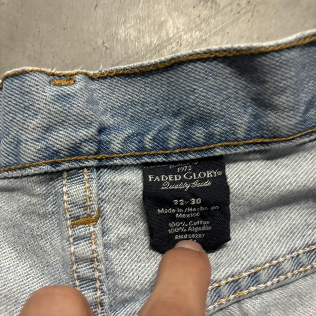 Japanese Brand × Vintage Crazy Vintage Y2K/2000s Grunge Light Wash Essential Denim Jeans! Size US 32 / EU 48 - 7 Thumbnail