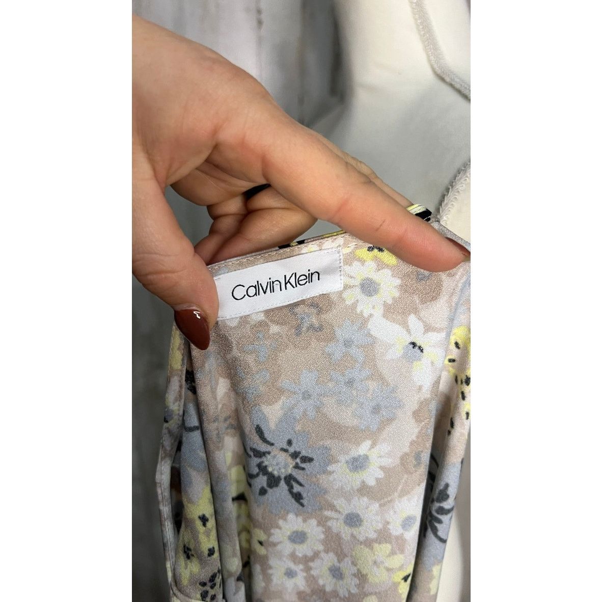 Calvin Klein Calvin Klein Women's Floral V-Neck Sleeveless Blouse Size XL Size XL / US 12-14 / IT 48-50 - 6 Thumbnail