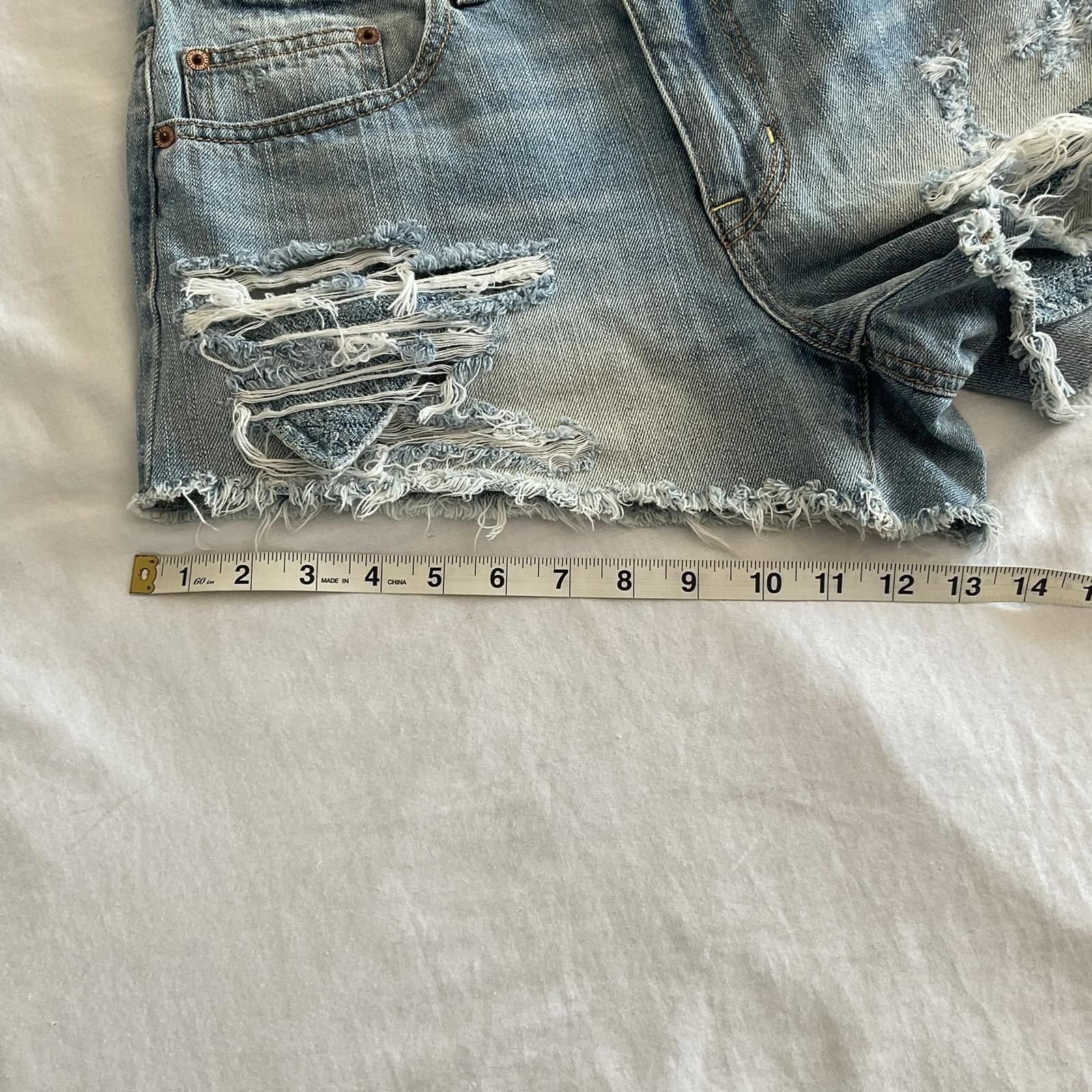 American Eagle Outfitters American Eagle hi rise festival distressed denim shorts 12 Size 34" / US 12 / IT 48 - 5 Thumbnail