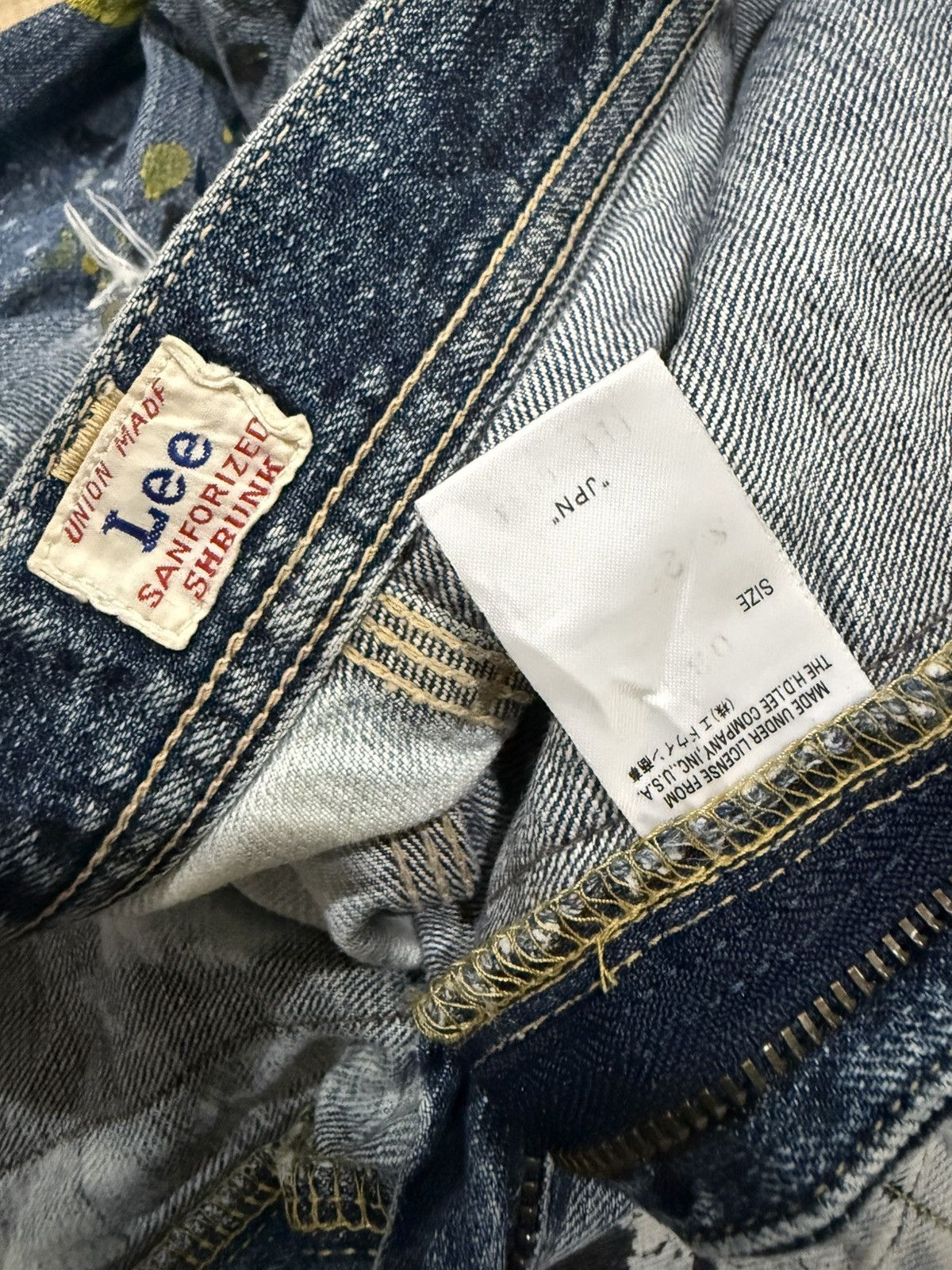 Lee LEE PAINTED TWISTED LEG JEANS Size US 29 - 9 Thumbnail