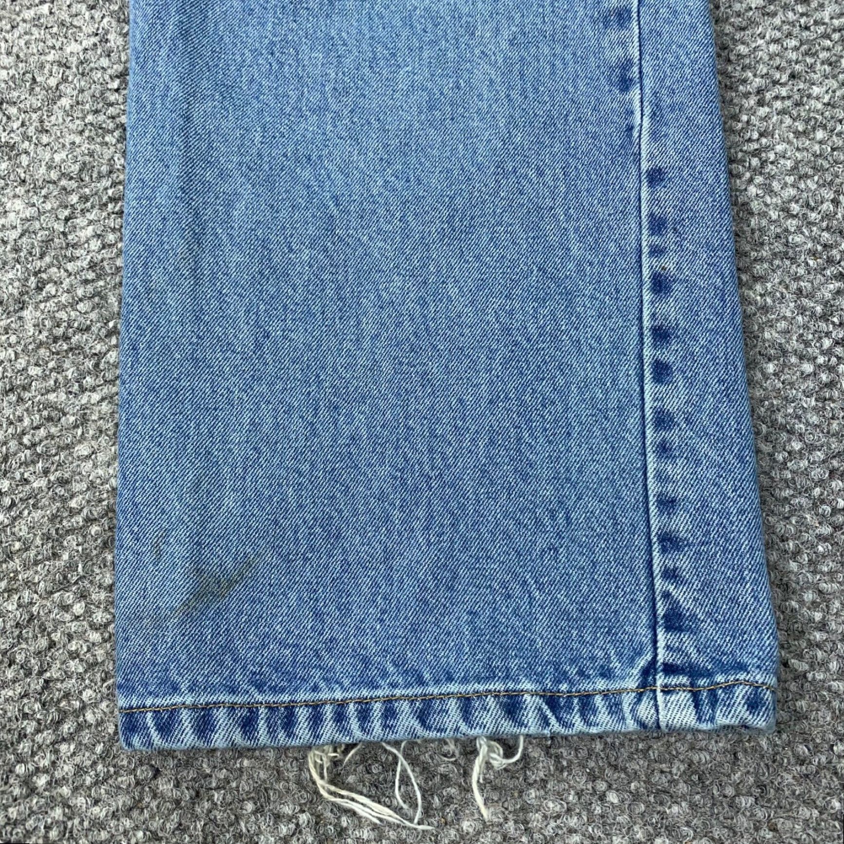 Levi's VINTAGE Levi's 505 Jeans Mens 40x30 Blue Regular Straight Light Wash Y2K Strai​ght 5-Pocket Denim 30 In Inseam Jeans Mens Regular 40 Levi's 500 Series Size US 38 / EU 54 - 5 Thumbnail
