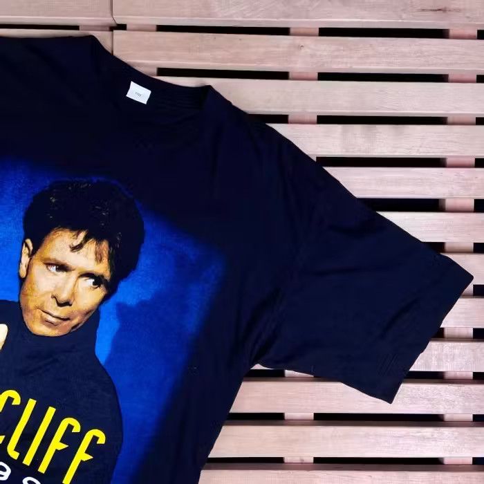 Band Tees Mens Vintage T Shirt Cliff Richard 1992 Size XL Size US XL / EU 56 / 4 - 2 Thumbnail