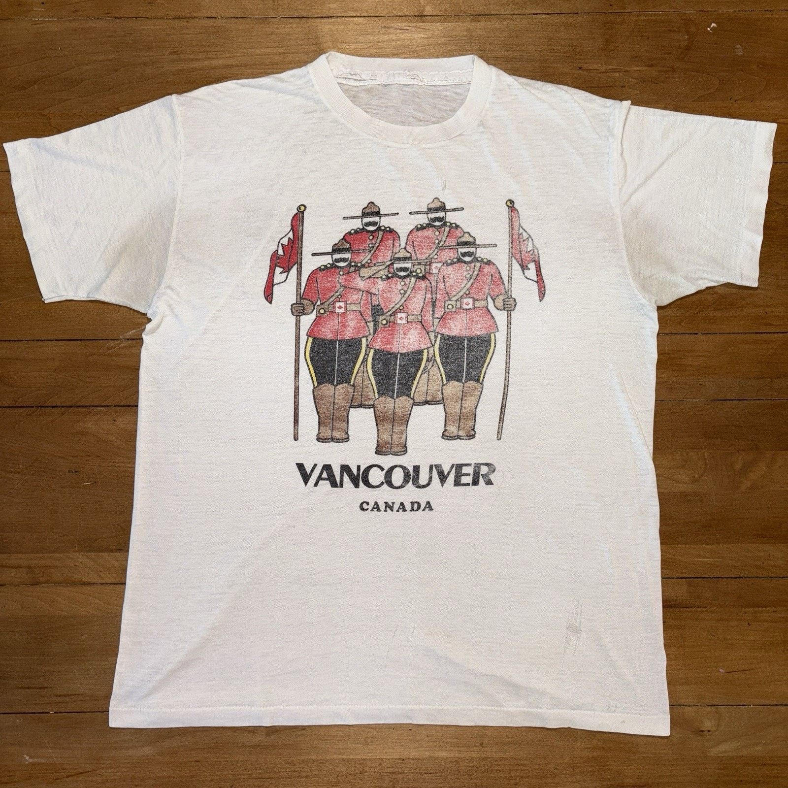 Vintage Vintage 80s Single Stitch Marc Tetro T Shirt Royal Canadian Size US L / EU 52-54 / 3 - 1 Thumbnail