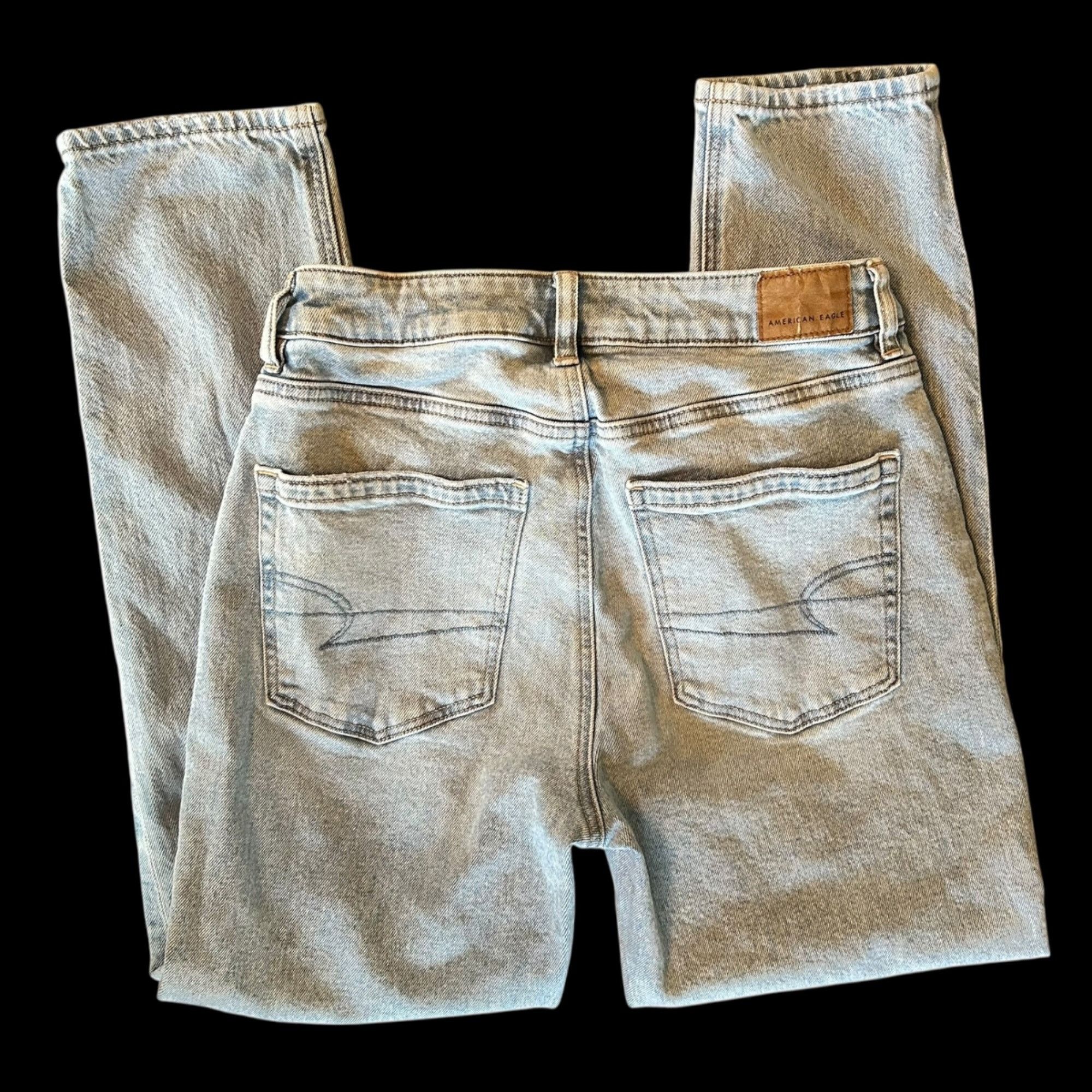 American Eagle Outfitters American Eagle Light Wash High Rise Strigid Mom Denim Jean 2 Size 27" / US 4 / IT 40 - 1 Thumbnail