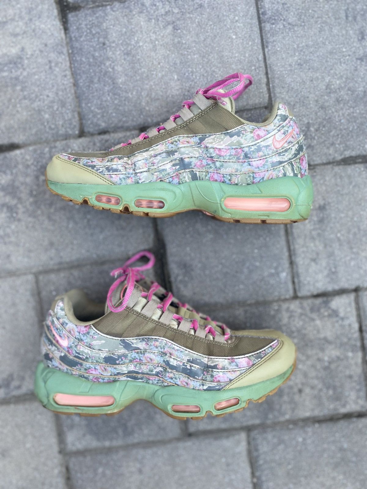 Nike Wmns Nike Air Max 95 ‘Floral Camo’ Size US 9 / EU 42 - 2 Thumbnail