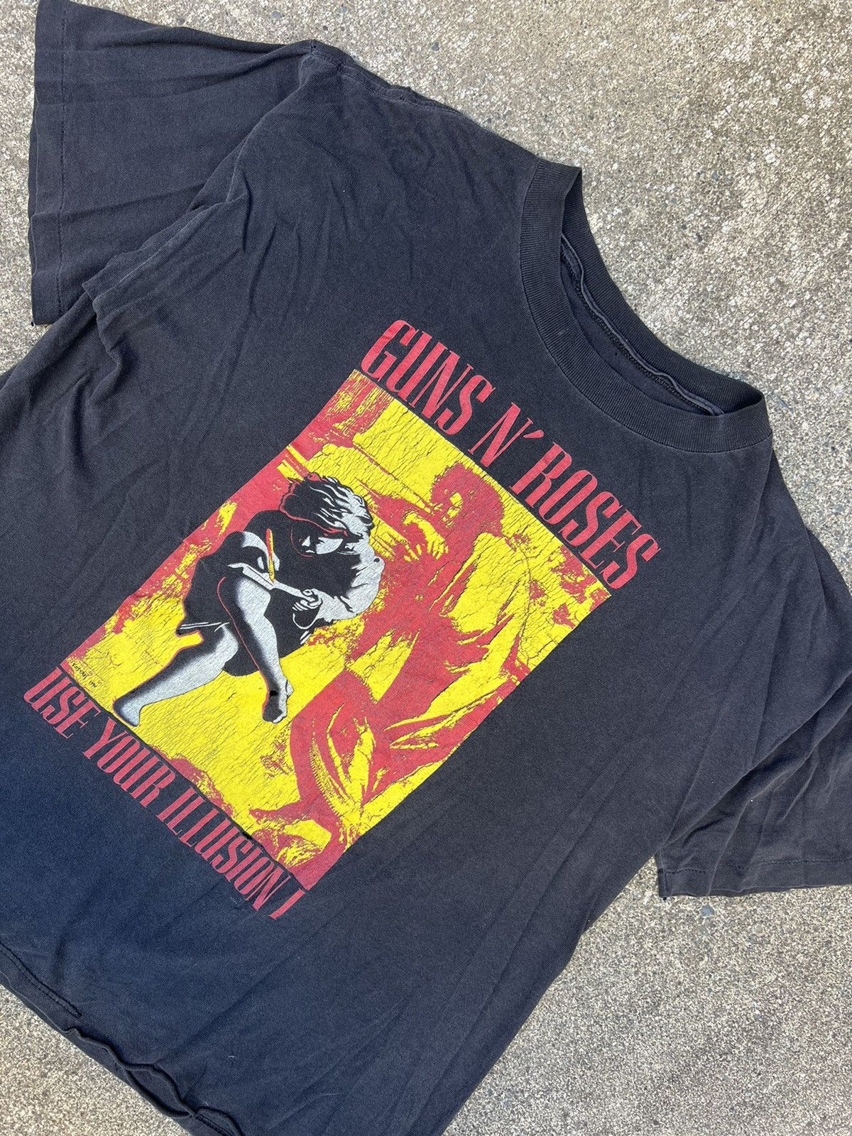 Vintage Vintage Single Stitch Guns N’ Roses “Use Your Illusion” Tee Size US L / EU 52-54 / 3 - 2 Thumbnail