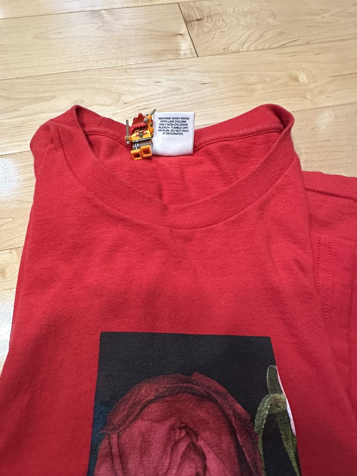 Supreme Akari Rose Red Supreme Tee Large Size US L / EU 52-54 / 3 - 12 Thumbnail
