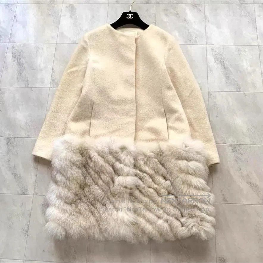 Chanel Chanel White Wool Coat Raccoon Fur Hem. Size S / US 4 / IT 40 - 2 Thumbnail