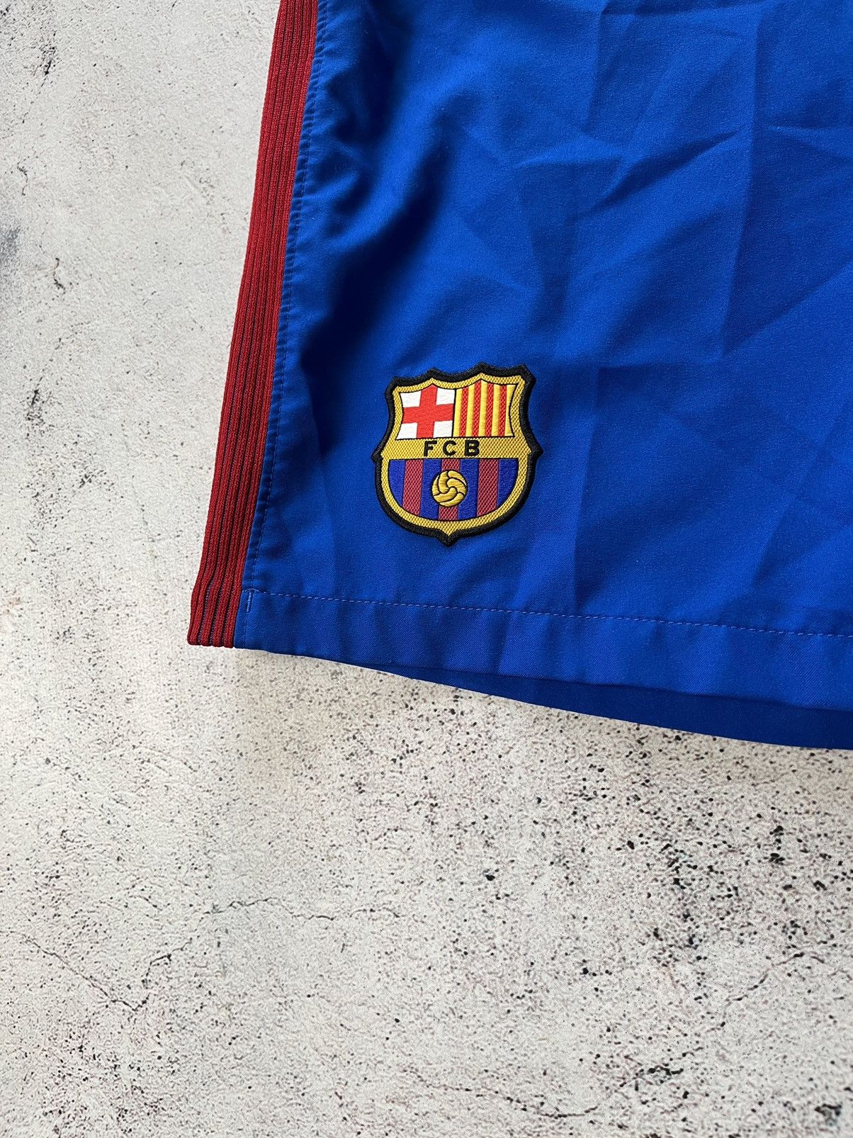 Nike BARCELONA 2016 2017 HOME FOOTBALL SOCCER SHORTS NIKE Size US 32 / EU 48 - 2 Thumbnail
