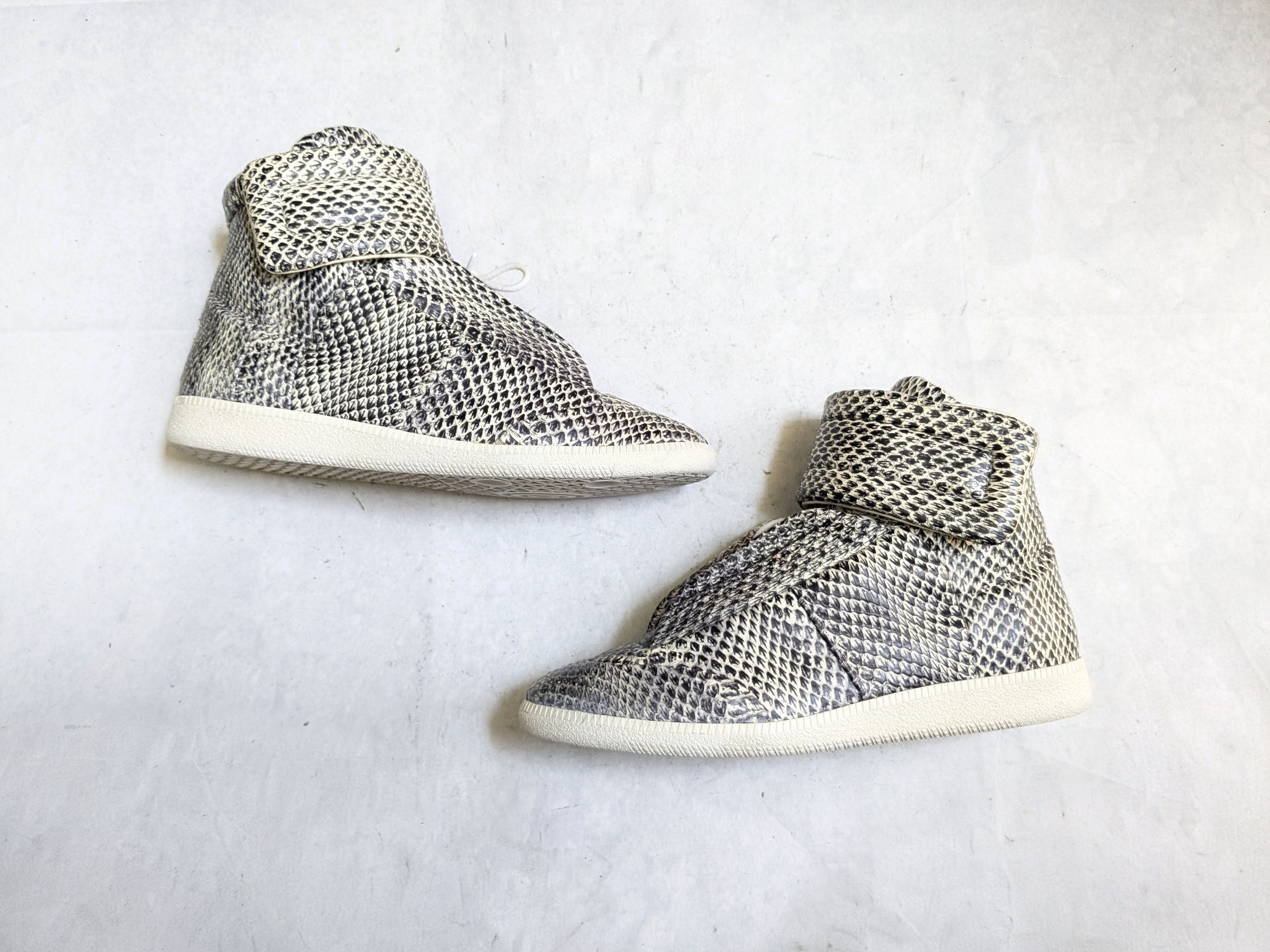 Maison Margiela Maison Margiela Future White Snakeprint 10 43 High Tops Size US 10 / EU 43 - 1 Thumbnail