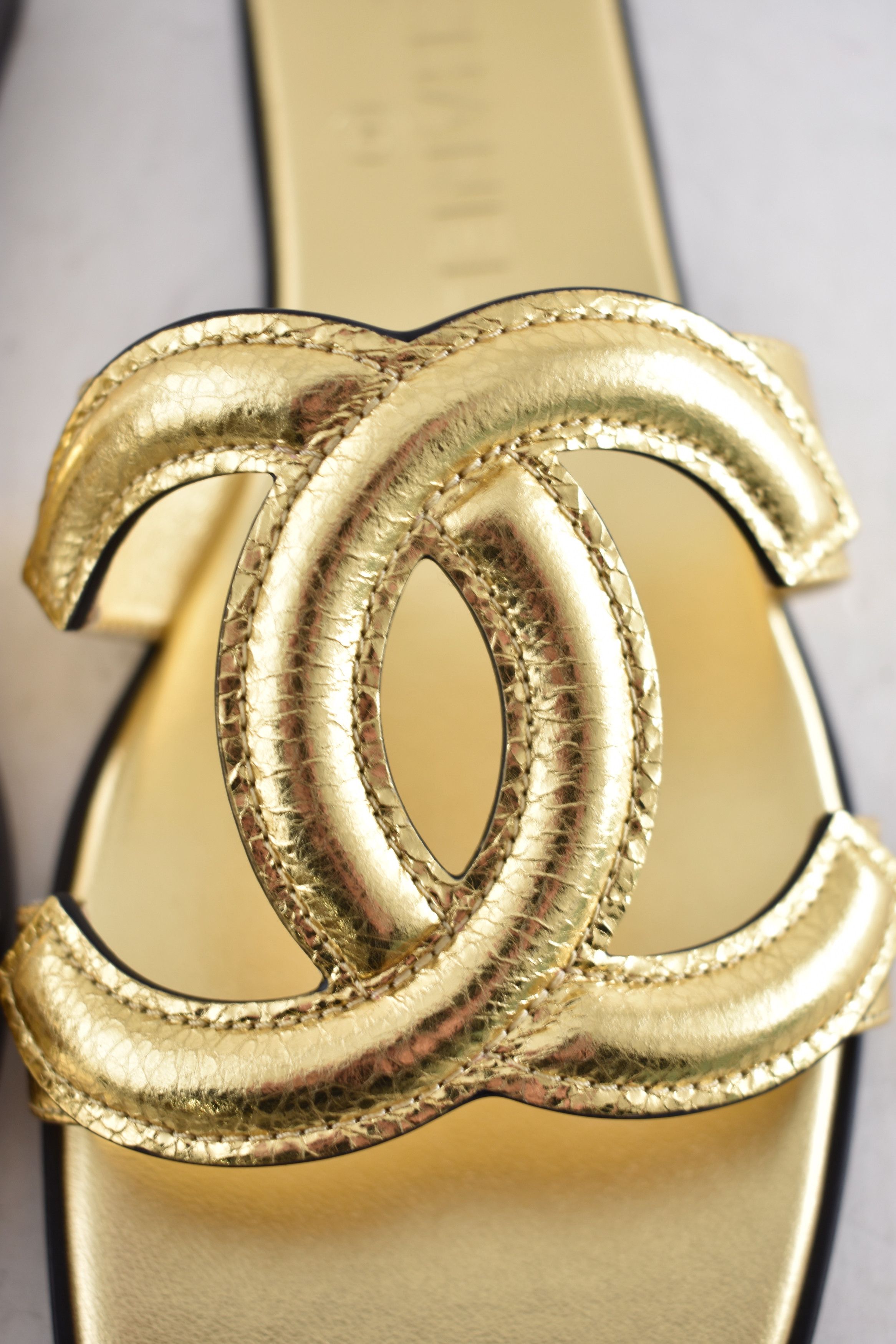 Chanel 26S Golden Leather XL CC Logo Mule Slide Flat Sandal 40 Size US 10 / IT 40 - 10 Thumbnail