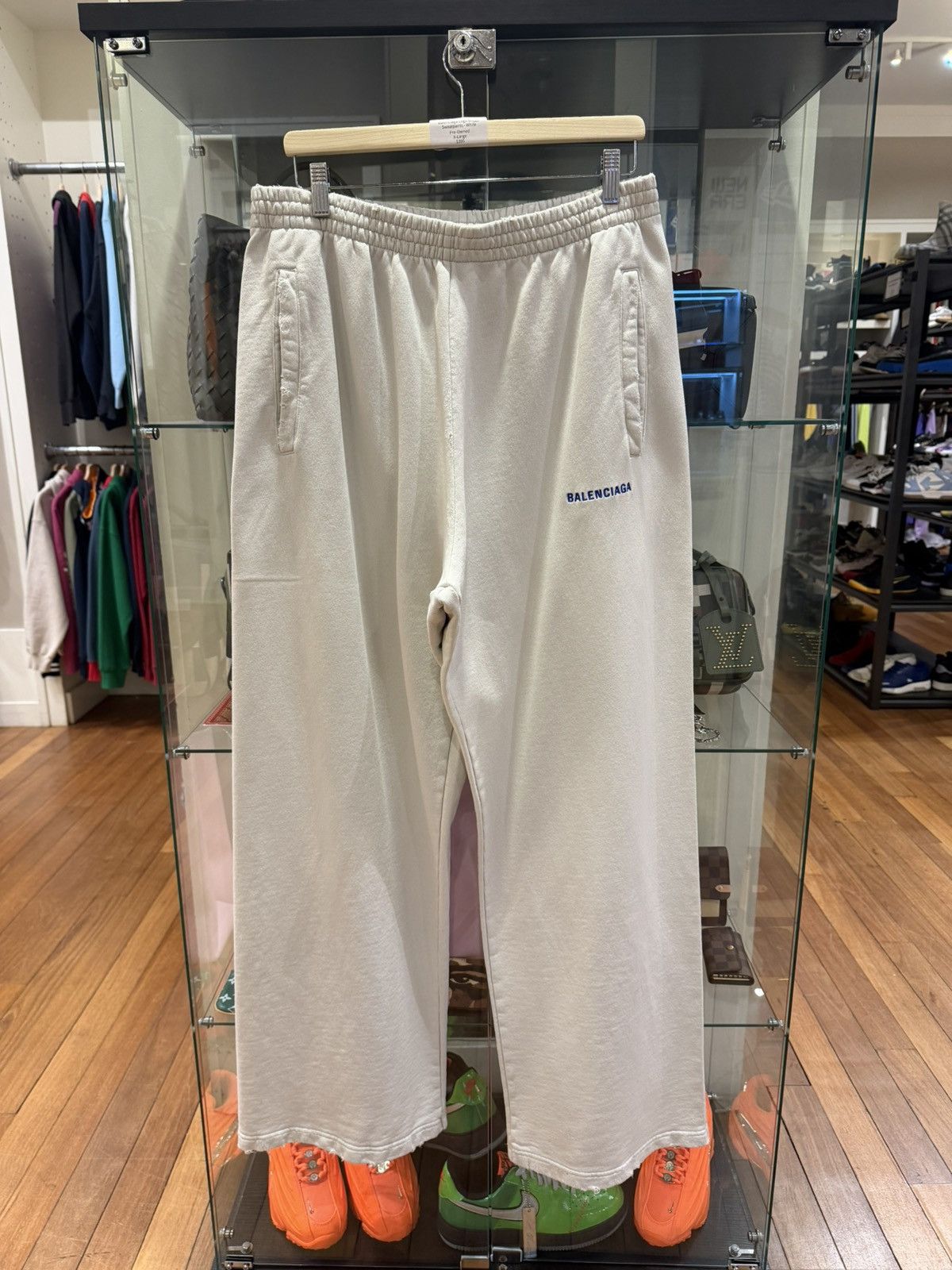 Balenciaga Balenciaga Embroidered Logo Baggy Sweatpants Size US 31 - 1 Thumbnail