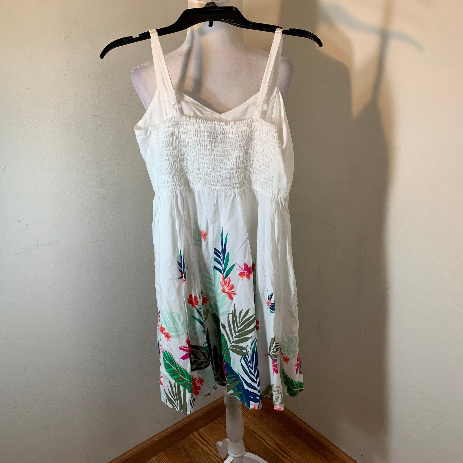 Old Navy Old navy white dress size M (NWT) Size M / US 6-8 / IT 42-44 - 3 Thumbnail