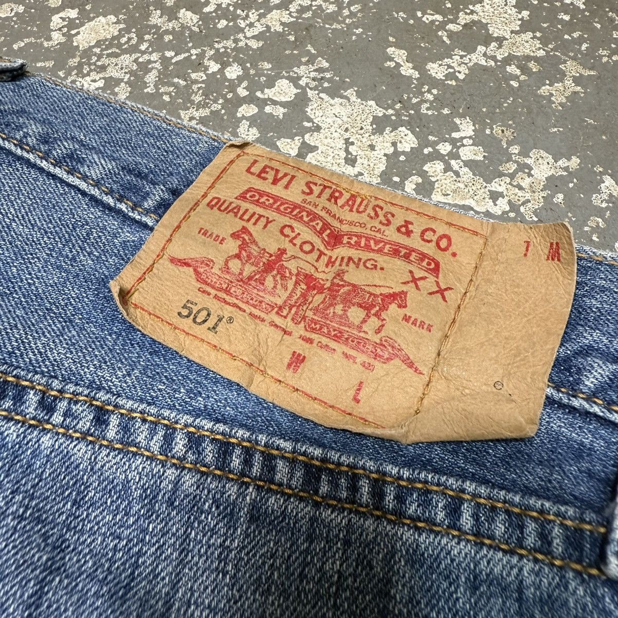 Levi's Vintage Levi’s 501 Button Fly Light Blue Denim Jeans Size US 33 - 5 Thumbnail