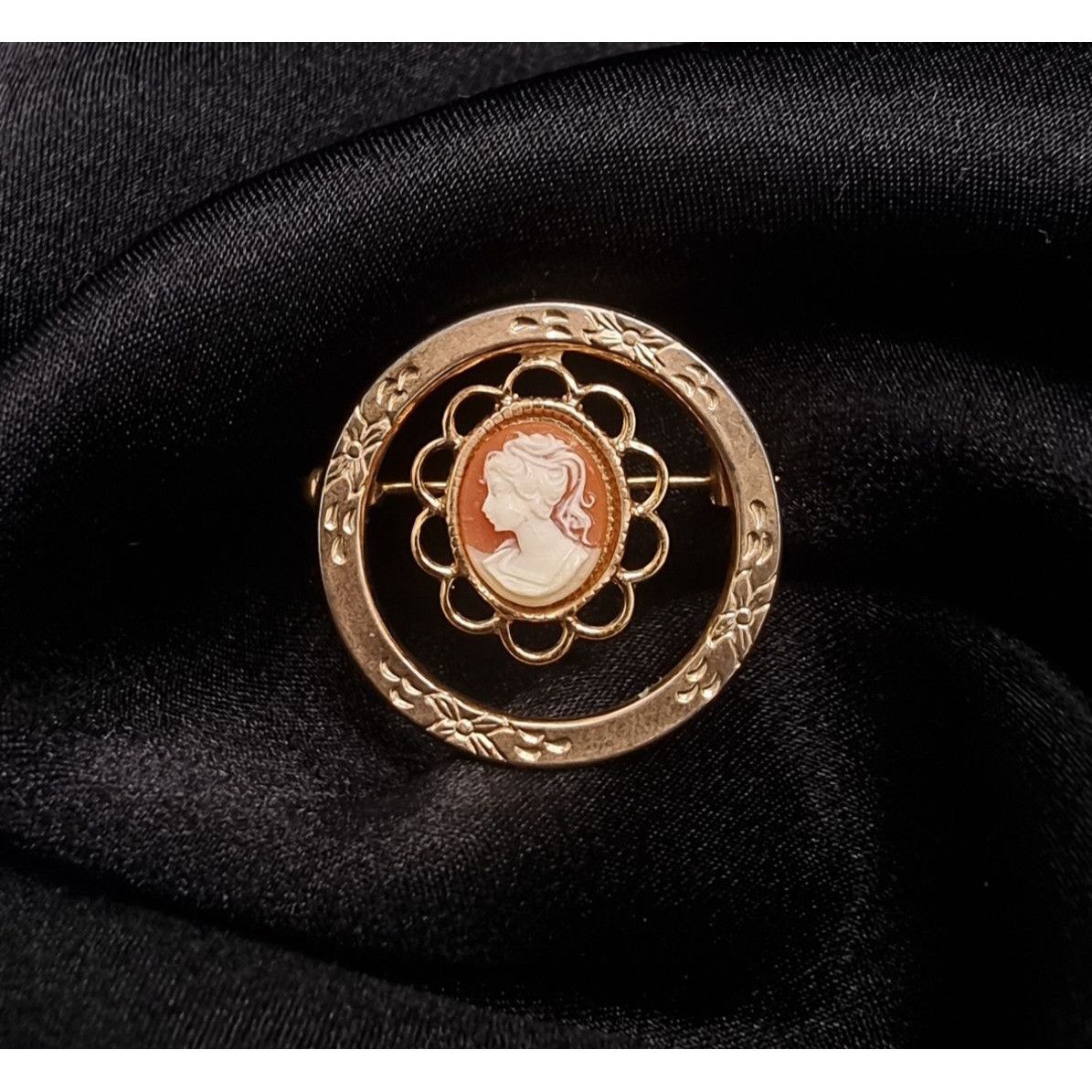 Vintage Vintage Gold-Tone Resin Cameo Brooch With Floral Detailing & Size ONE SIZE - 2 Thumbnail